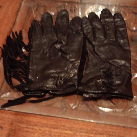 WILSONS FRINGE BLACK LEATHER GLOVES - MEDIUM - Picture 2 of 5